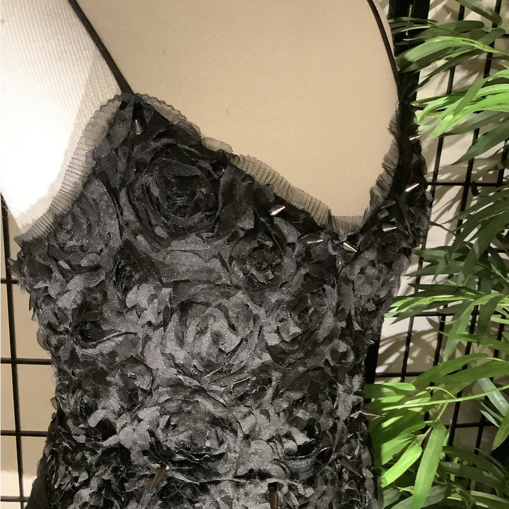 Roses and Spikes, 3D floral mini dress - Picture 3 of 8